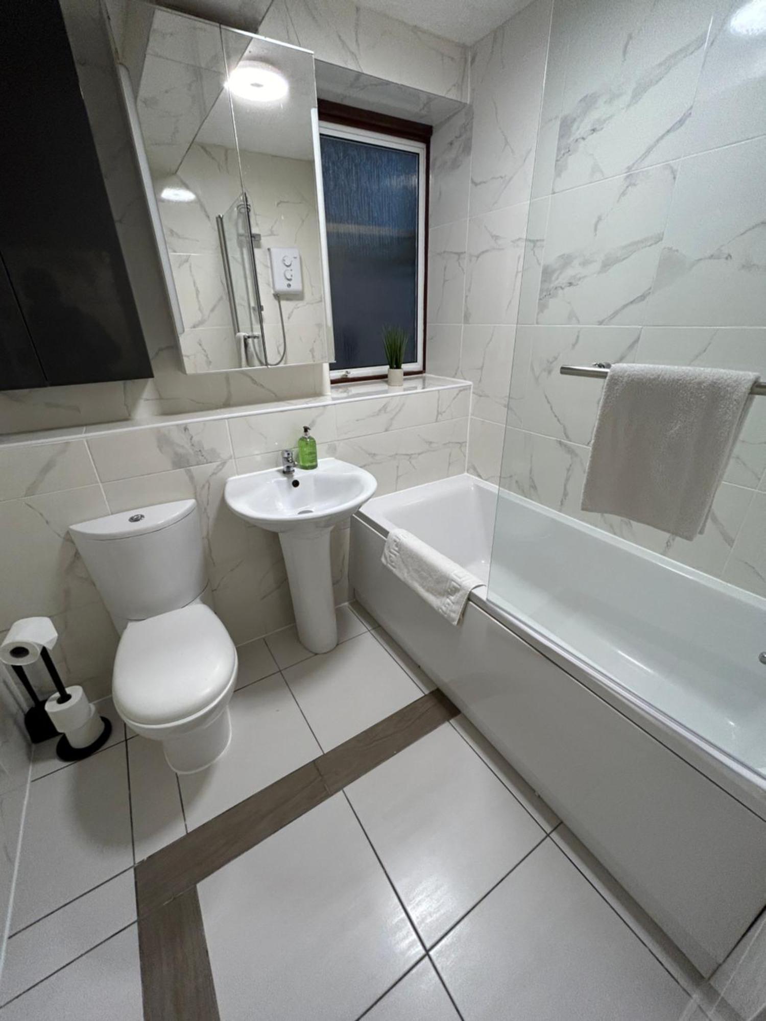 Spacious 3 Bedroom Apartment Close To Marina, 2 Parking Spaces, Kingsize Or Single Beds Σαουθάμπτον Εξωτερικό φωτογραφία